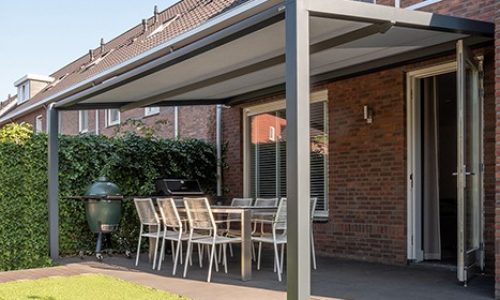 overkapping met zonwering automatische zonwering